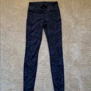 Lululemon Fast & Free Black Camo Leggings Sz 6